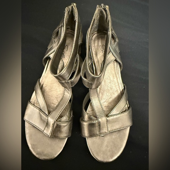solanz Shoes - Silver metallic size 7.5 solanz heels